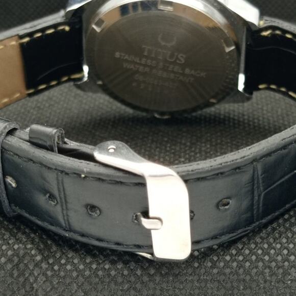 Vintage 1974 Titus Manual Mens SilverWatch W/Leather Strap & Silver accents - Picture 2 of 8